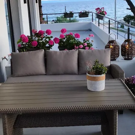 Апартаменты Azure Boho Retreat Никити