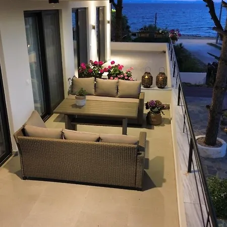 Апартаменты Azure Boho Retreat
